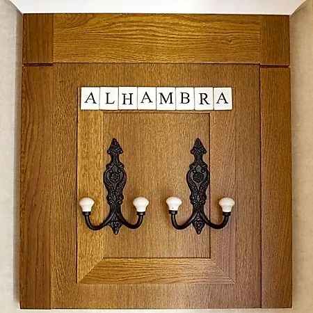 Ξενοδοχείο με διαμερίσματα Alhambra