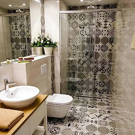 Ξενοδοχείο με διαμερίσματα Alhambra 4*