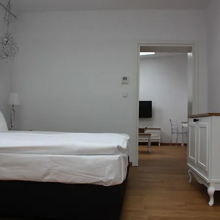 Apartmanhotel Alhambra 4*