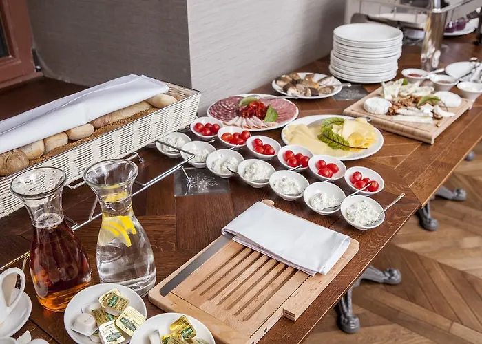 Alhambra Aparthotel 4*