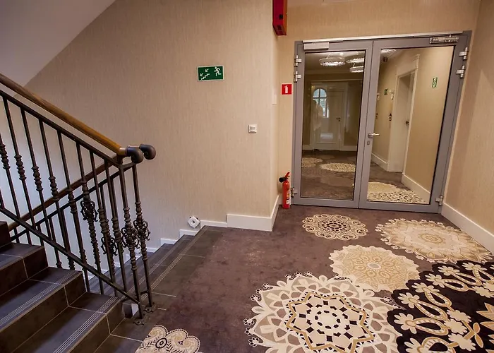 Alhambra Aparthotel 4*