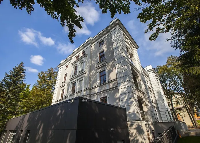 Alhambra Aparthotel 4*